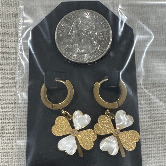 Gold Clover Hoop Earrings - Picture 4 of 4